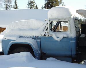 truck_in_winter