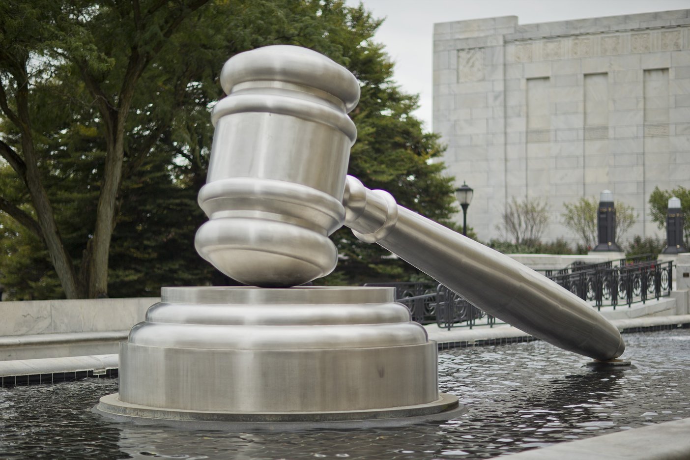 gavel-statue-2771088_1920.jpg